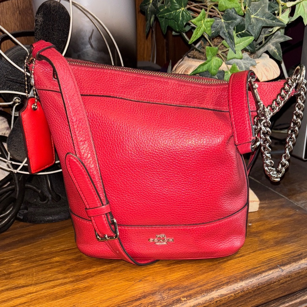 Coach Legacy, red pebble leather shoulder/Crossbody